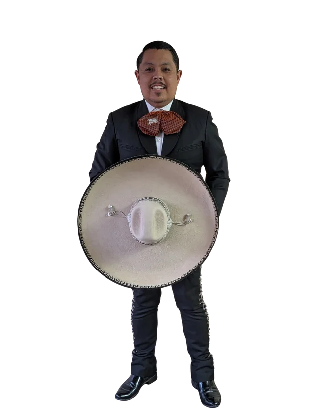 Cesar, Vihuela — Mariachi El Cuis